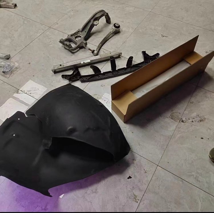 特斯拉汽车配件全面解析 从车门到ABS泵的必备组件